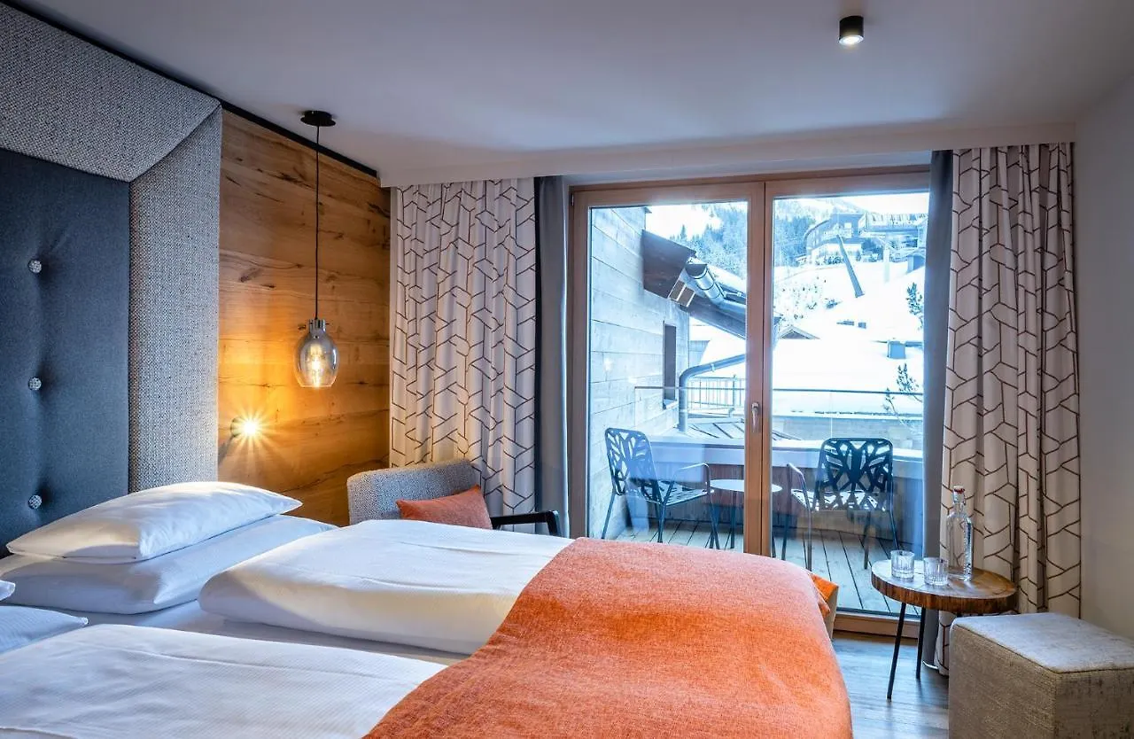 Hotel Das Zwoelferhaus location