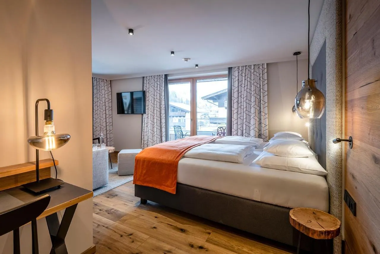 Hotel Das Zwolferhaus Saalbach-Hinterglemm 4*,