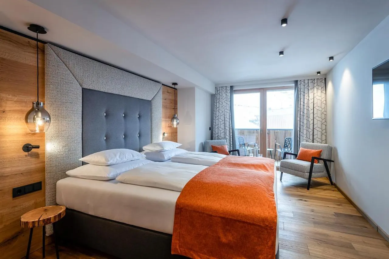 Hotel Das Zwolferhaus Saalbach-Hinterglemm 4*,  Austria
