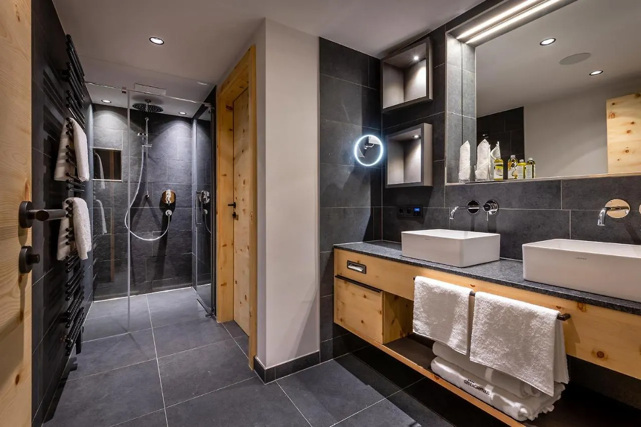 Hotel Das Zwolferhaus Saalbach-Hinterglemm 4*,