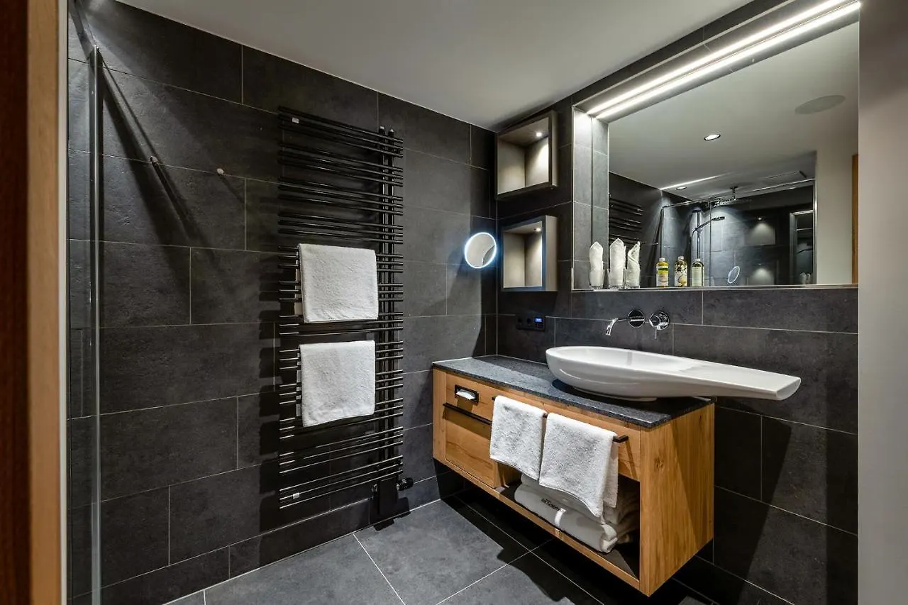 ****  Hotel Das Zwolferhaus Saalbach-Hinterglemm Austria